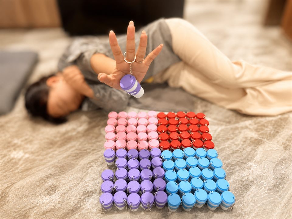 Một batch móc khóa được Inkiri hoàn thiện trong studio nhỏ